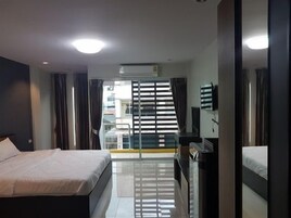 Minibar, cortinas blackout, sistema de insonorización y wifi gratis 