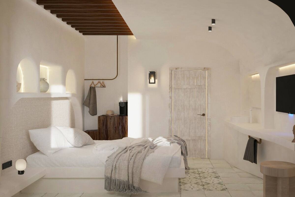 Ein schlicht eingerichtetes Schlafzimmer mit Bett, Nachttisch und Tür.