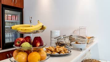 Se ofrece un desayuno bufé todos los días (por un coste adicional)