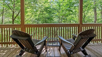 Cabin, 3 Bedrooms | Property grounds