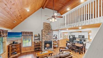 Cabin, 3 Bedrooms | Living area