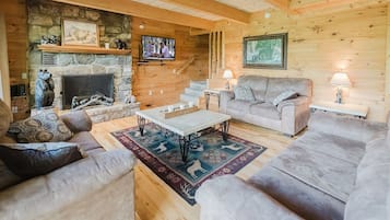 Cabin, 5 Bedrooms | Living area | DVD player