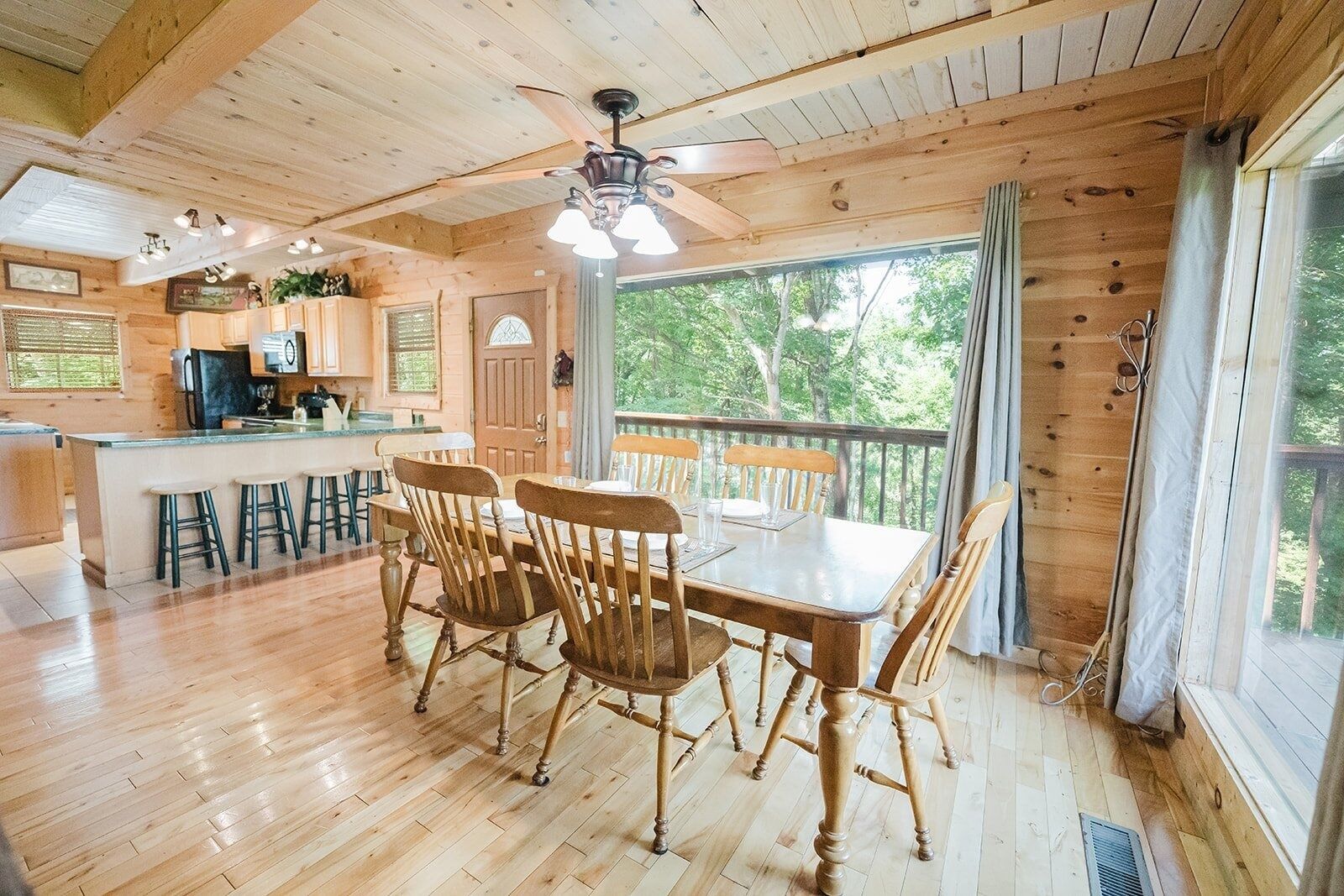 Cabaña, 5 habitaciones | Restaurantes