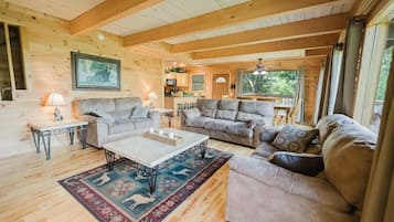 Cabin, 5 Bedrooms | Living area | DVD player