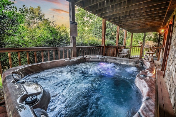 Ferienhütte, 3 Schlafzimmer | Außen-Whirlpool