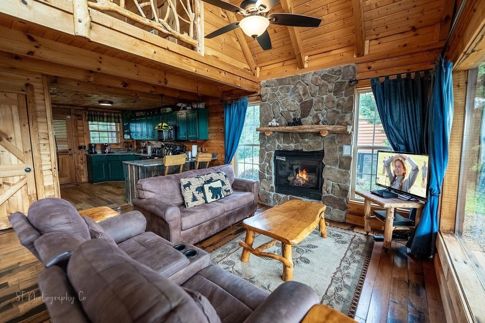 Cabin, 2 Bedrooms | Living area