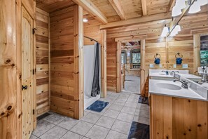 Cabana, 3 quartos | Banheiro | Toalhas de banho