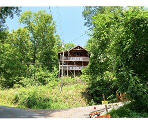 Exterior - Picture Perfect 2 Bedroom Cabin by RedAwning (Sevierville)