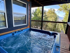 Outdoor spa tub - Picture Perfect 2 Bedroom Cabin by RedAwning (Sevierville)