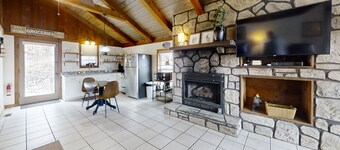 Riverview 1 Bedroom Cabin by RedAwning