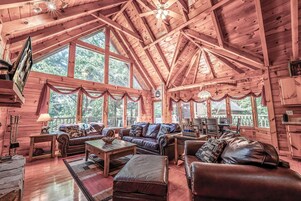 Cabin, 3 Bedrooms | Living area