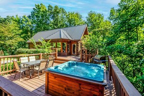 Cabin, 3 Bedrooms | Outdoor dining