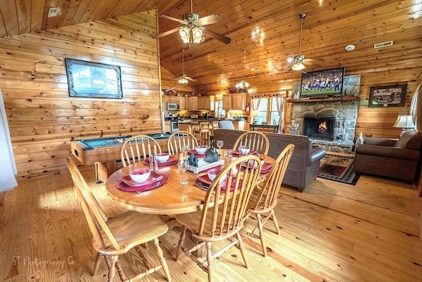 Cabin, 3 Bedrooms | Interior