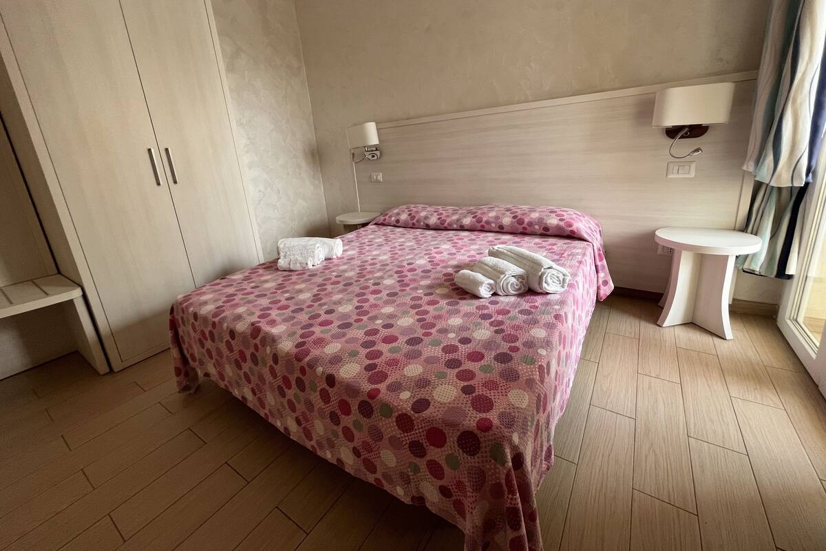 Appartamento Deluxe, 1 camera da letto | 1 camera, biancheria da letto di alta qualità, una scrivania