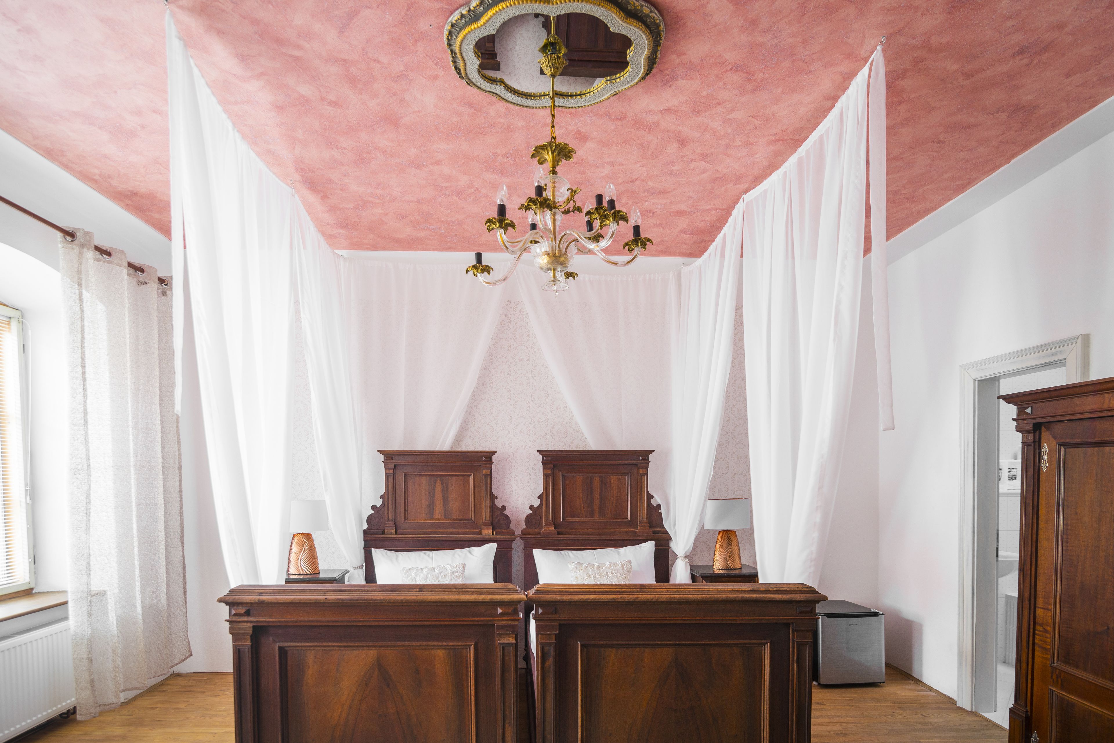 Deluxe Double or Twin Room | In-room safe, iron/ironing board, free WiFi, bed sheets