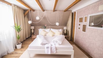 Quarto casal luxo | Cofres nos quartos, ferros/tábuas de passar roupa, Wi-Fi de cortesia