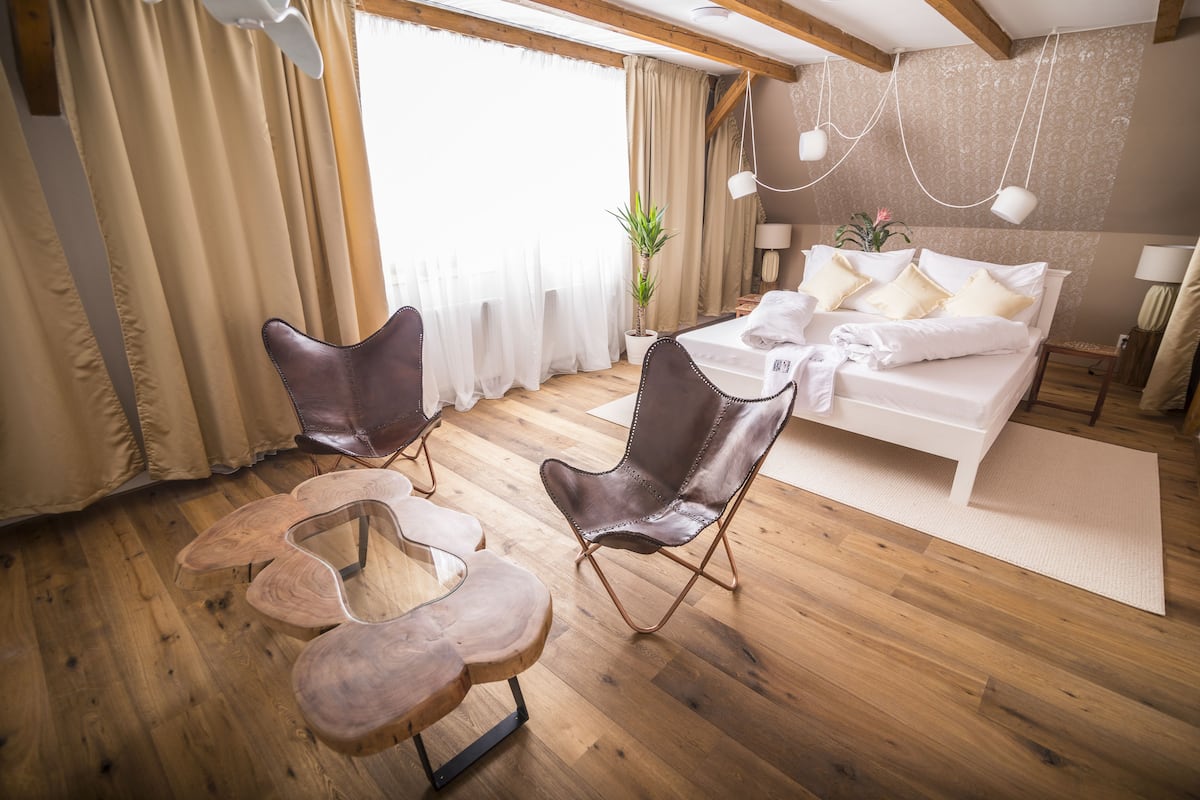 deluxe double room | 1 bedroom, in-room safe, iron/ironing board, free wifi