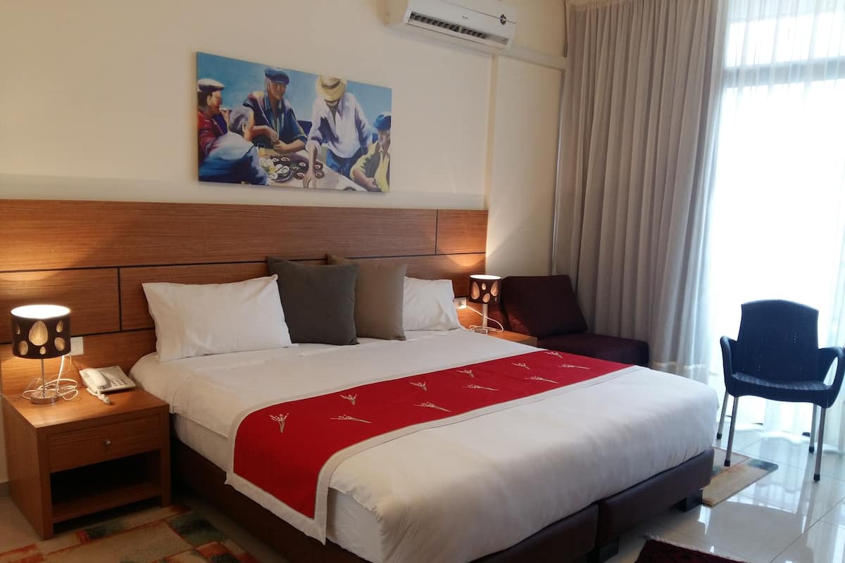 Junior Room | 1 bedroom, free minibar items, in-room safe, desk
