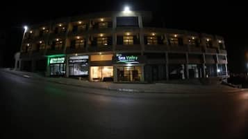 Façade de lâhĂ©bergement - soirĂ©e/nuit