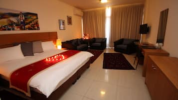 Grand Room | Free minibar items, in-room safe, desk, blackout drapes