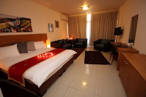 Grand Room | Free minibar items, in-room safe, desk, blackout curtains