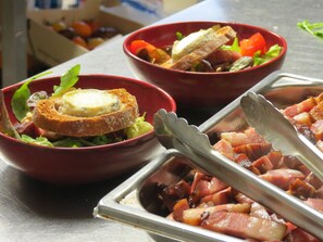 Aperto a colazione, pranzo e cena, cucina francese