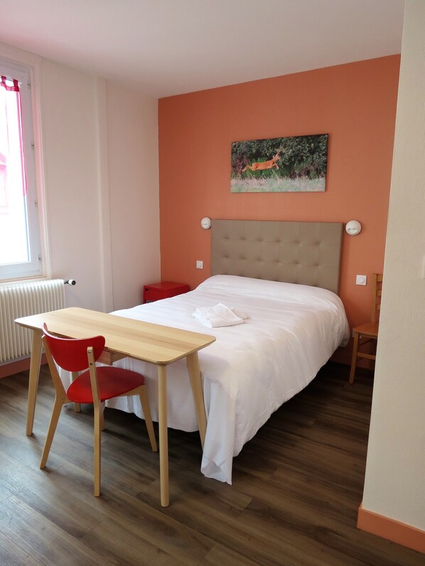 Habitación doble | Escritorio, insonorización y wifi gratis 