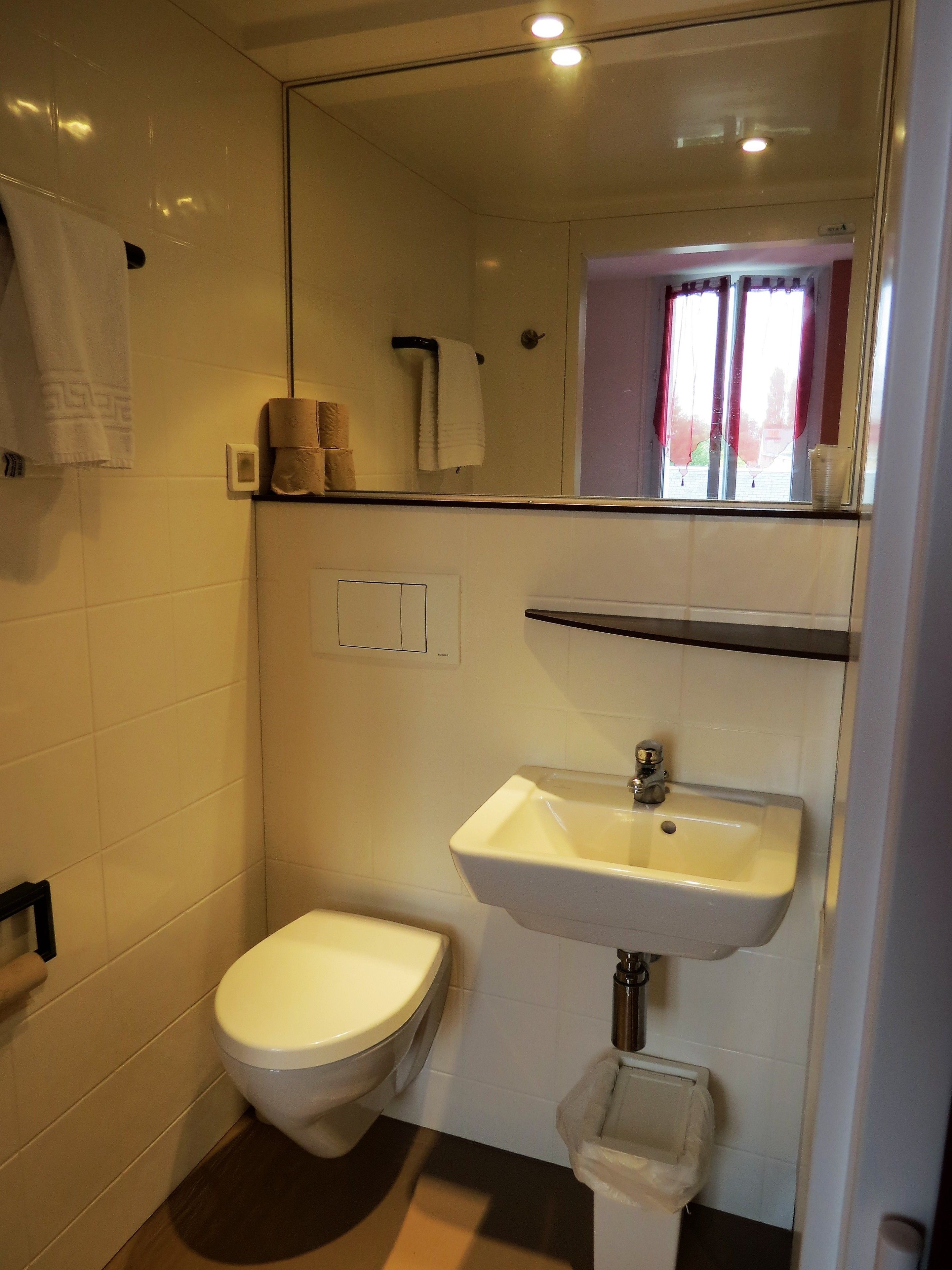 double room | bathroom | shower, rainfall showerhead, free toiletries, towels