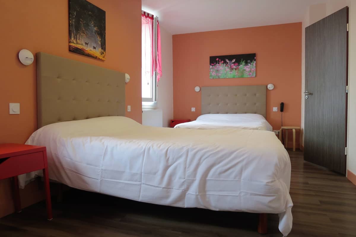 quadruple room | 1 bedroom, desk, soundproofing, free wifi