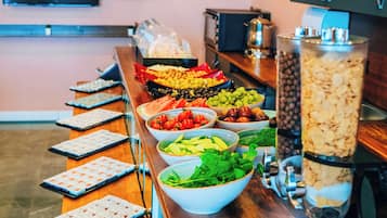 Petit déjeuner buffet servi tous les jours en supplément