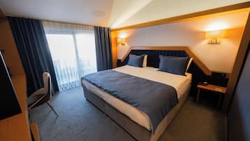 Minibar, coffres-forts dans les chambres, bureau, chambres insonorisées