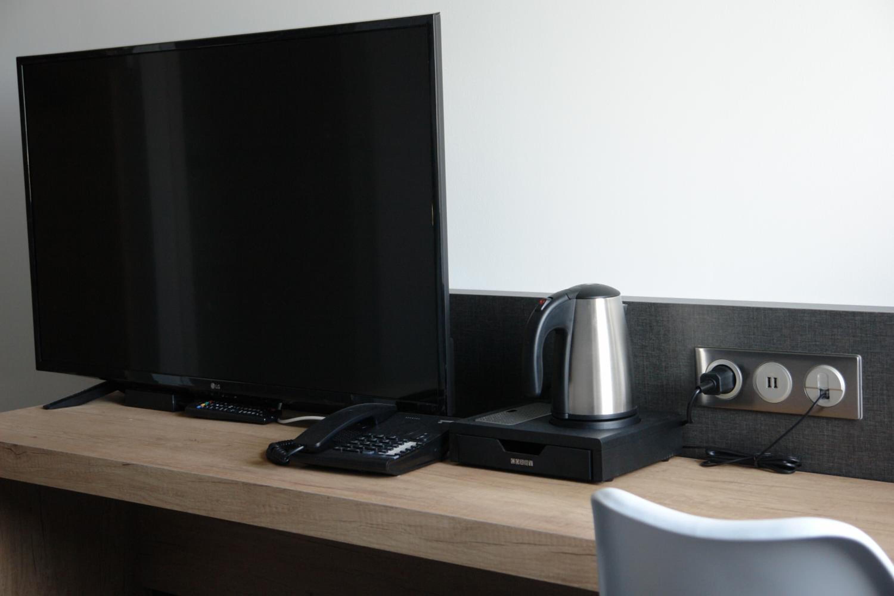 premium bedding, in-room safe, desk, soundproofing