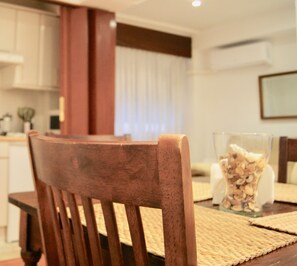 Apartment, 1 Bedroom | In-room dining - Oh Madrid Mayor Square (Madrid)