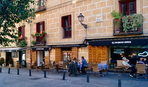 Front of property - Oh Madrid Mayor Square (Madrid)