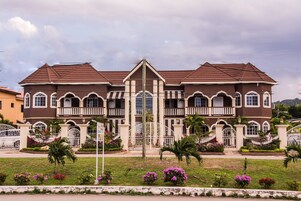 Fachada de la propiedad