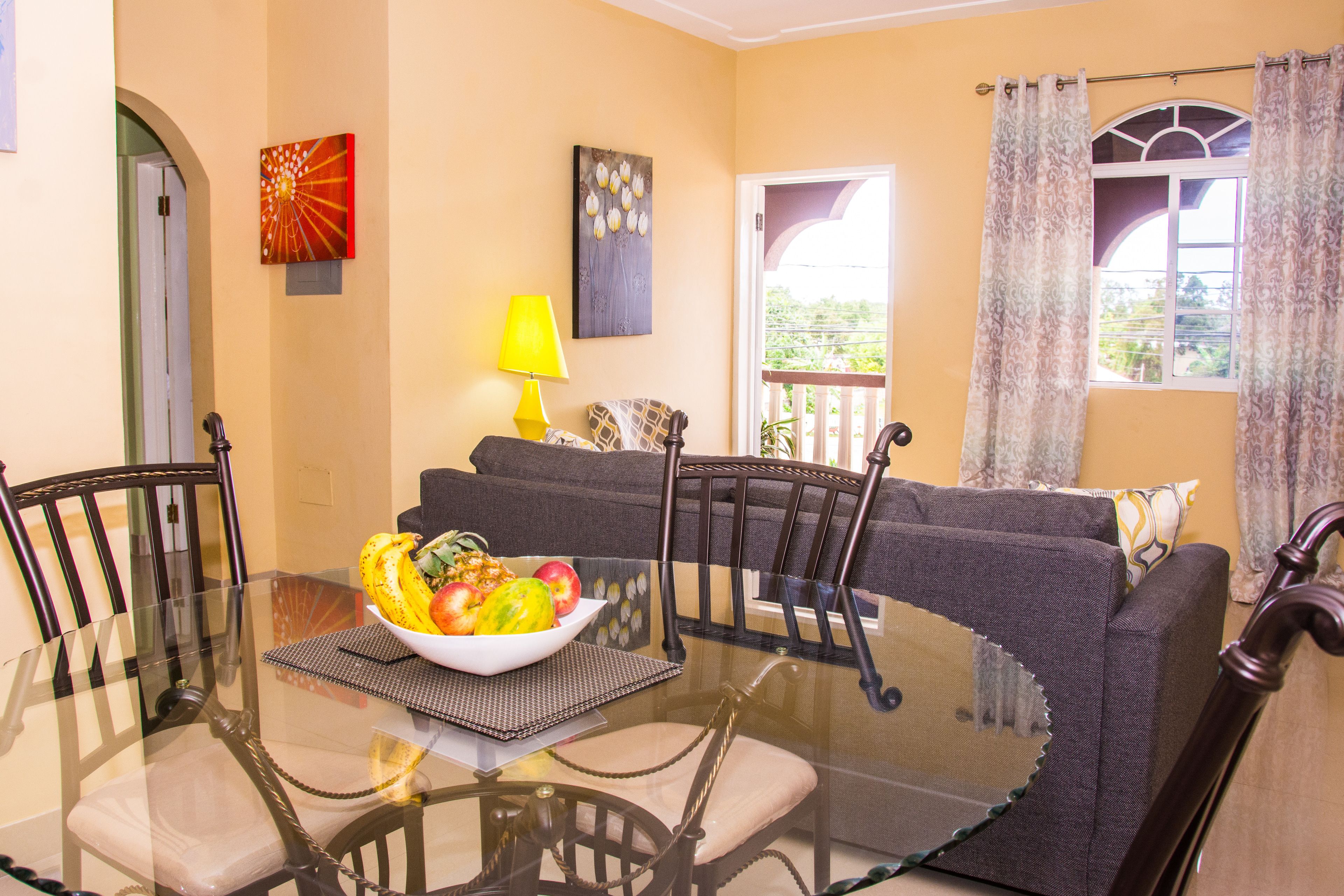 Apartamento executivo, 2 quartos, cozinha | Opções para refeição no quarto