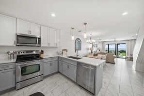 Townhome, 2 Bedrooms | Private kitchen