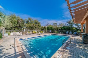House, 4 Bedrooms | Pool