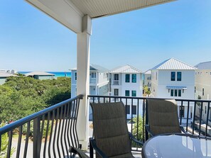 House, 4 Bedrooms | Balcony view