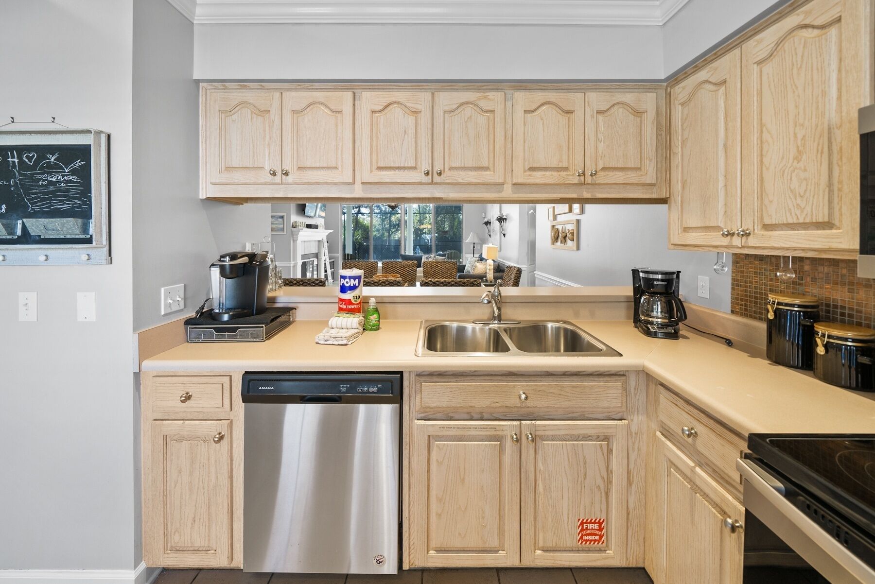 House, 3 Bedrooms | Private kitchen | Fridge, microwave, oven, coffee/tea maker