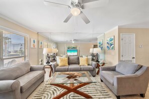 Living area - Casa Sunshine - 2 Br townhouse by RedAwning (Panama City Beach)