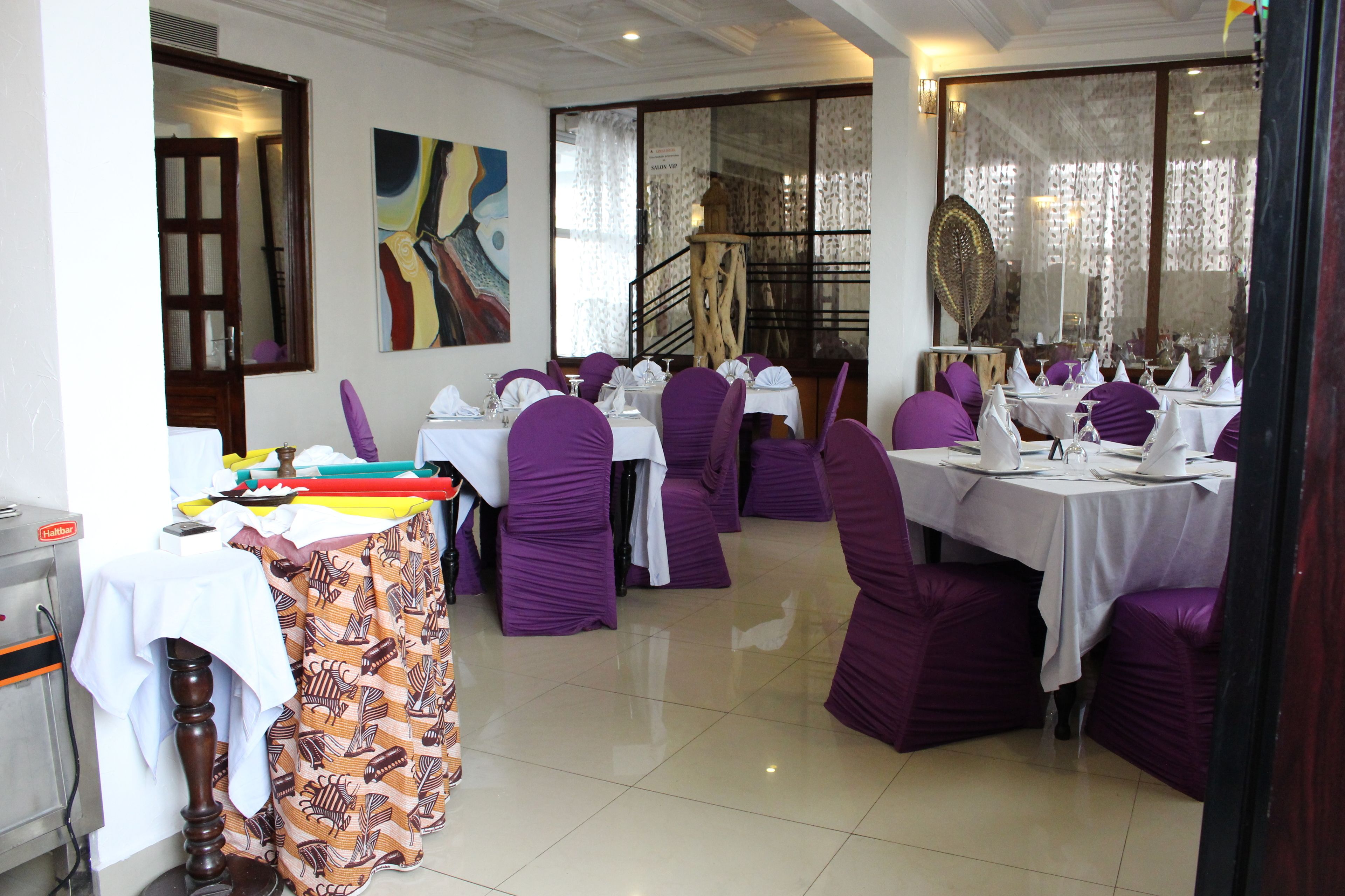 Se sirven desayunos, almuerzos, cenas y cocina local e internacional 