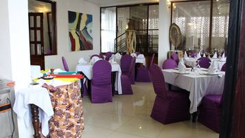 Breakfast, lunch, dinner served; local and international cuisine