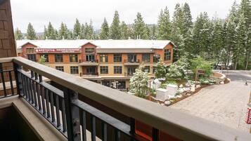 Condo, 1 Bedroom | Property grounds