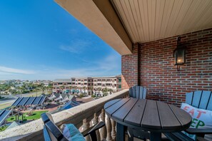 Condo, 3 Bedrooms | Dining