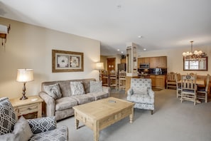 Living area - Springs 8860 (Keystone)
