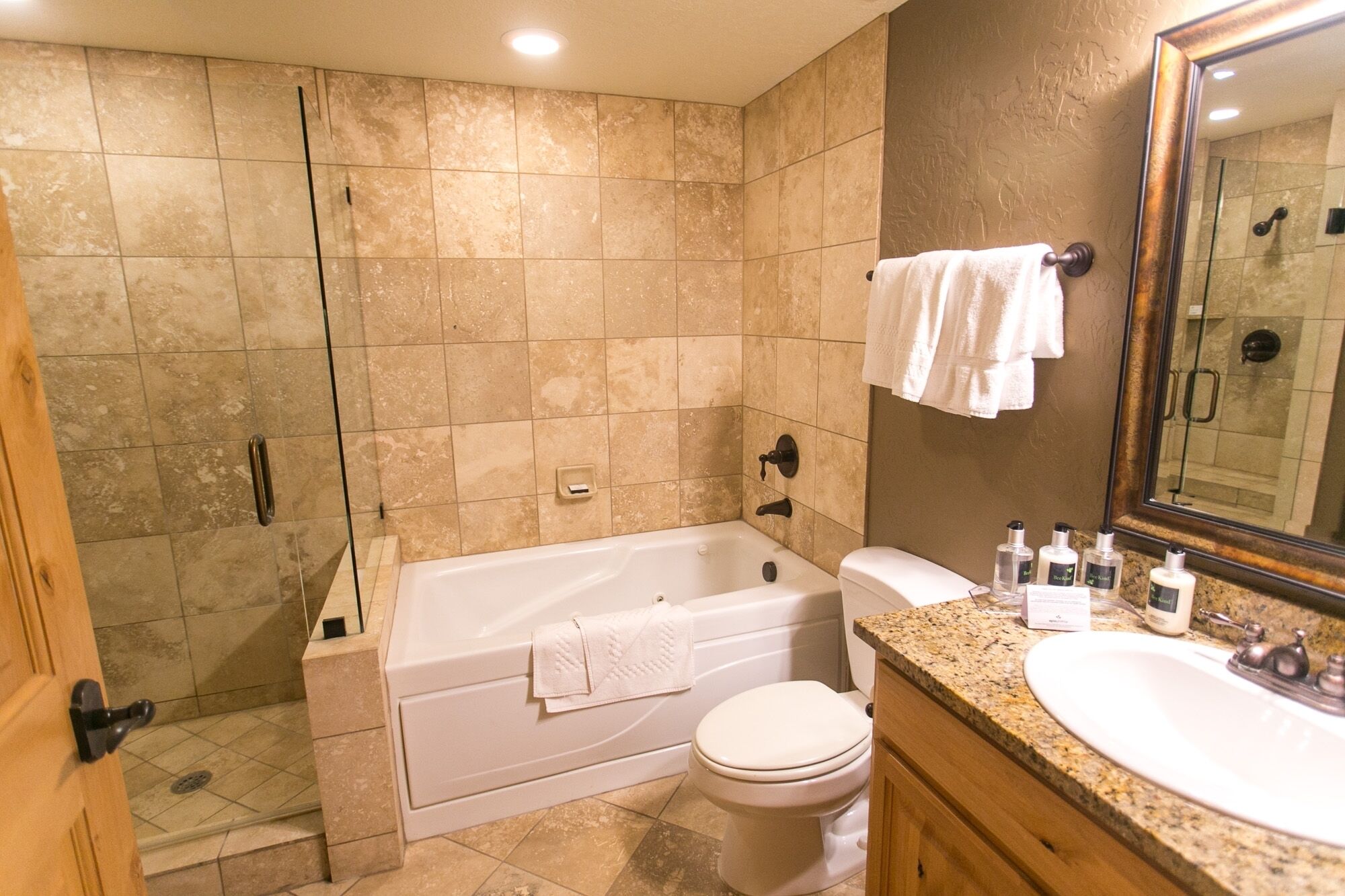 Condo, 3 Bedrooms | Bathroom | Hair dryer, towels, shampoo