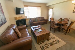 Condo, 3 Bedrooms | Living area