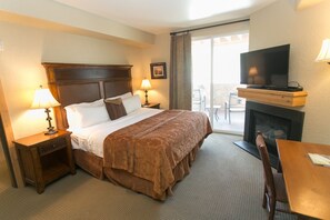 Condo, 3 Bedrooms | 3 bedrooms, cribs/infant beds, free WiFi, bed sheets - Massive Condo with Views and Rustic Furnishings by RedAwning (Park City)