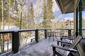 Condo, 2 Bedrooms | Property grounds